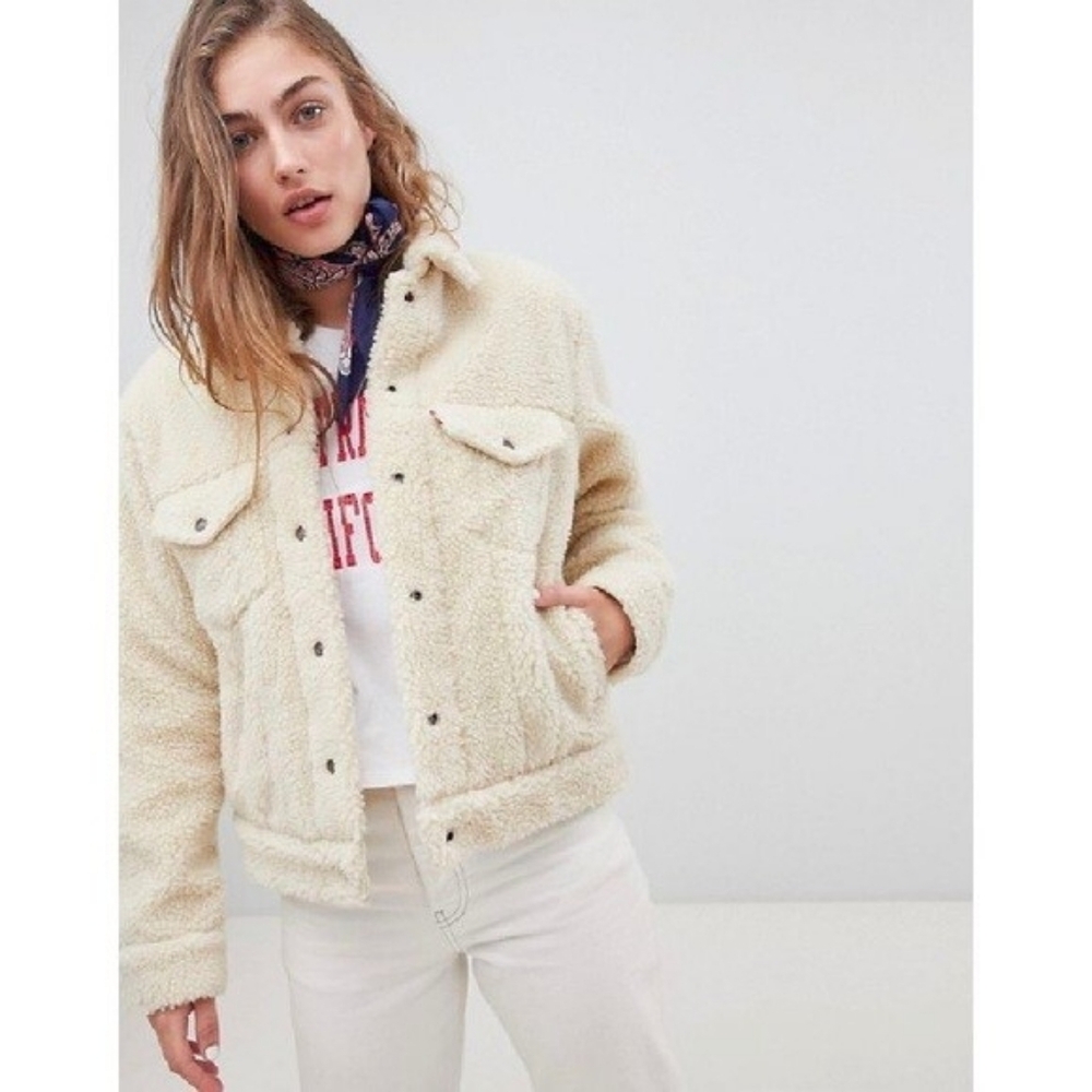 NWOT Levi's Ex-Boyfriend Cream Sherpa Trucker Jacket | Medium